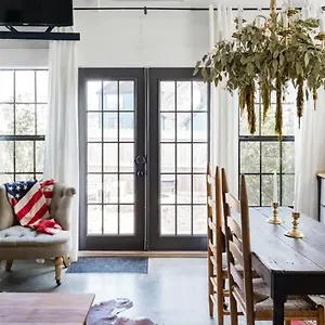 Holiday home Hip, Cozy With A Fire Pit In Cleveland Park, Nashville